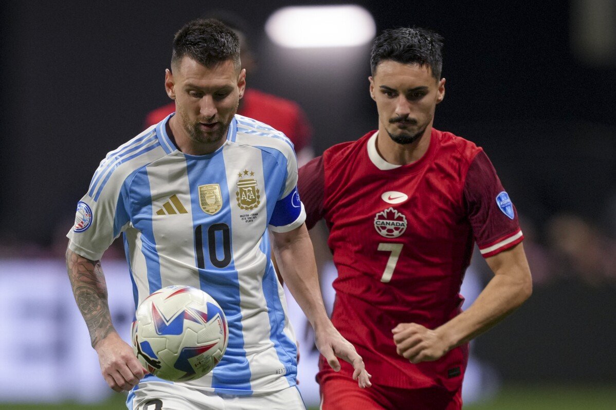 Les chants de 'Messi!' ont commencé plus d'une heure avant l'ouverture de la Copa America, et il a mis en place les deux buts